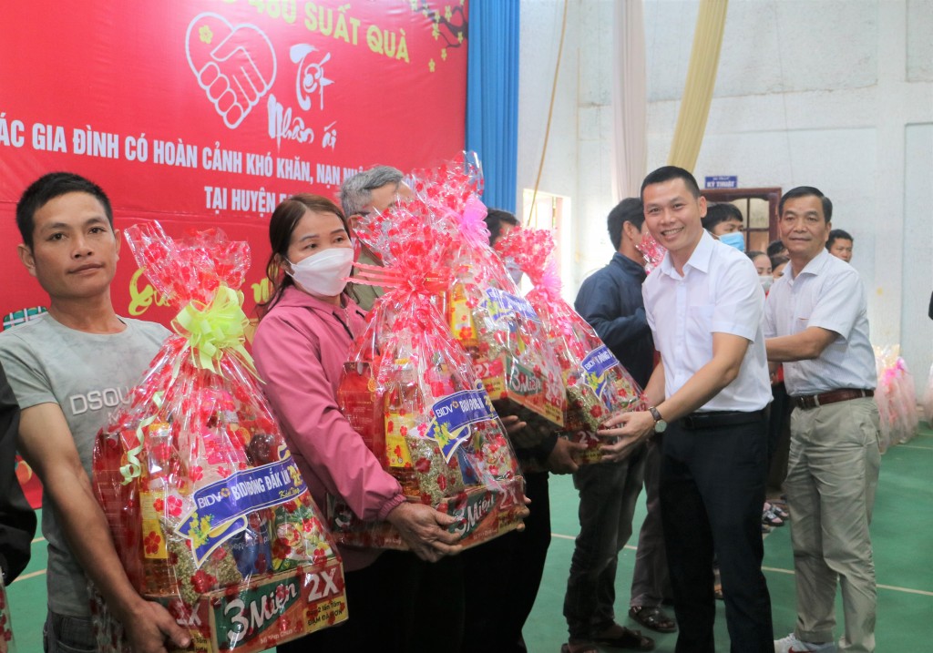 XUÂN GẮN KẾT - TẾT SẺ CHIA