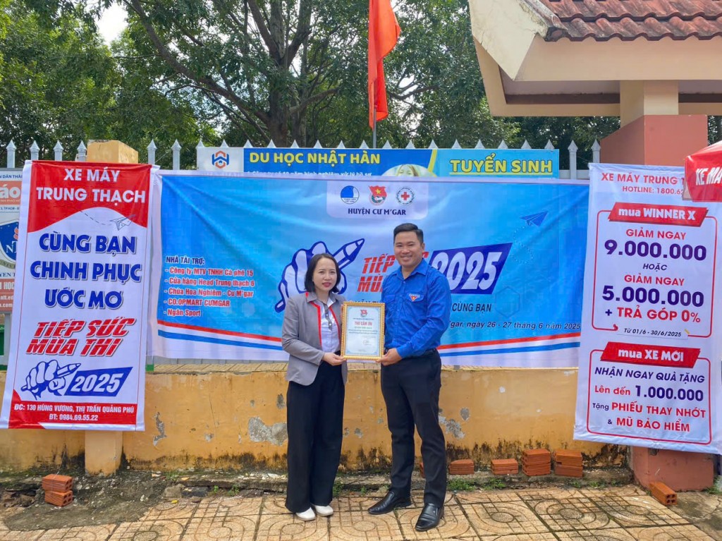 Tiếp Sức Mùa Thi 2025 Cùng Trung Thạch